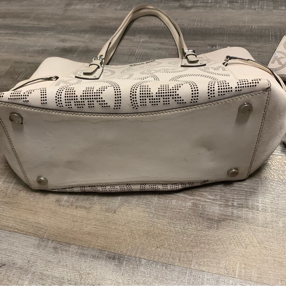 Michael Kors Voyager East West Tote Bag Optic White Die Cut Logo & Wallet - Picture 3 of 14